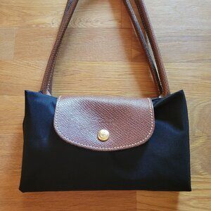 Longchamp black Pliage Bag size medium